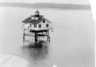 Upper Cedar Point Light