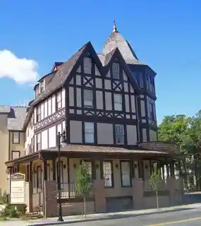 Kirkland Hotel