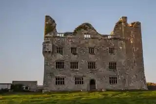 Leamaneh Castle