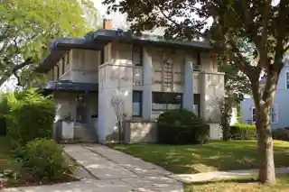 Mier Wolf House