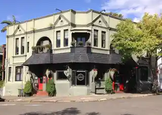 Riverview Hotel