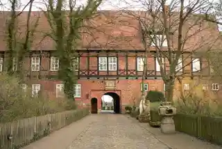 Ahlden House
