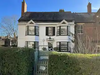 7 Minster Yard