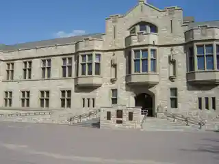 Peter MacKinnon Building