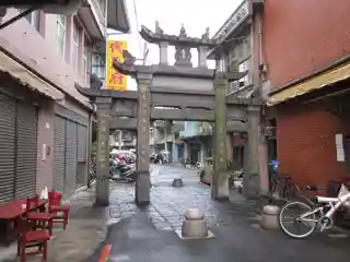 Lady Zhou's Memorial Gate