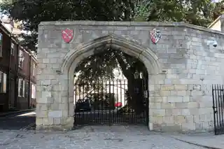 Purey-Cust Lodge boundary wall