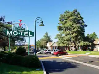 Boulevard Mo-tel