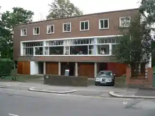 2 Willow Road