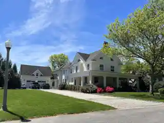 Almeron and Olive Smith House