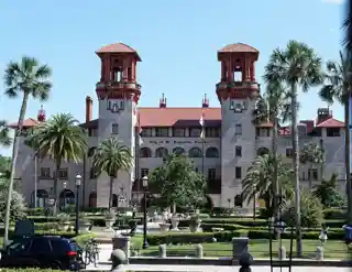Alcazar Hotel
