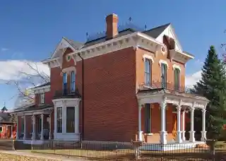 Lorenz and Lugerde Ginthner House