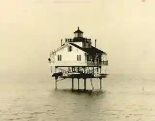 Cobb Point Bar Light