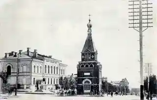 Chapel dedicated to the tsarevich Nicolas Alexandrovich in MariupolДмитрий ЯН.:  Капличка на перекрестке.     old-mariupol.com.ua.
