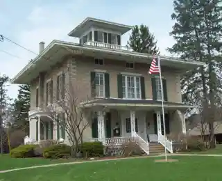 Larrowe House