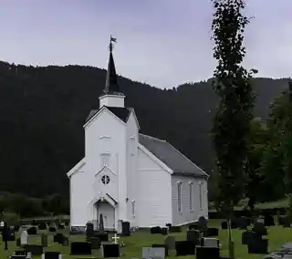 Vågstranda Church